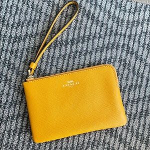 NWT coach wristlet -color:goldenrod